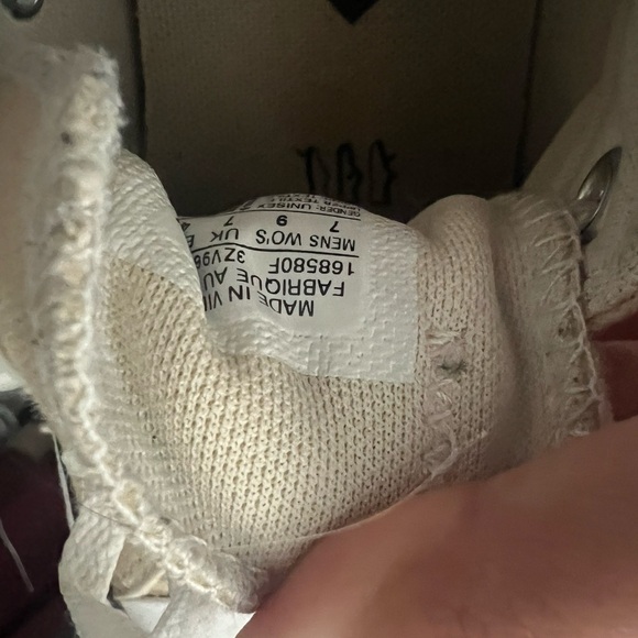 Beige Lowtop Converse :) - Picture 2 of 2